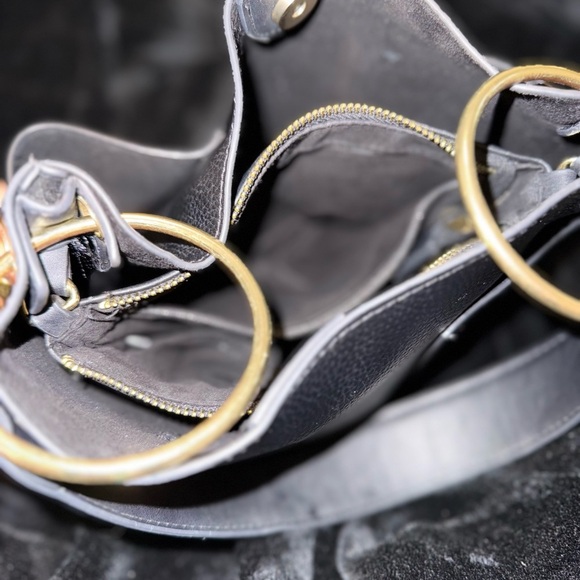 Steve Madden Black and Gold Shoulder Bag with Versatile Strap - Picture 9 of 13